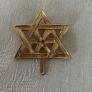 VINTAGE Expo 67 Montreal World's Fair Souvenir Brooch Pin Gold Tone Metal